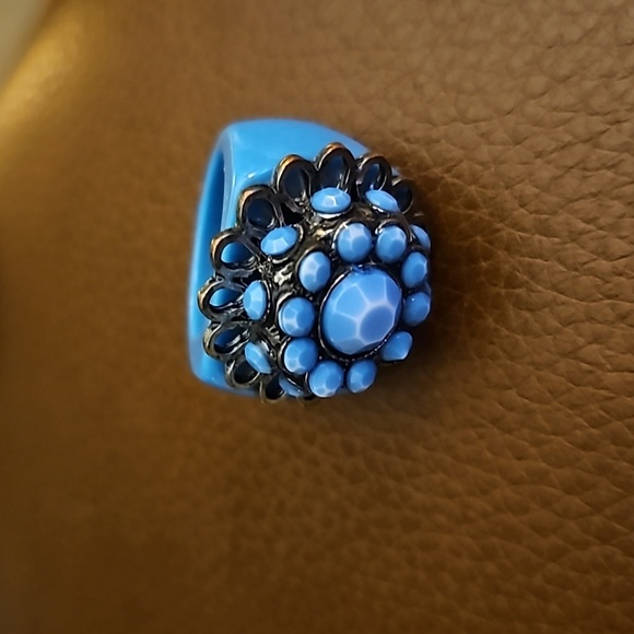 VTG Mid-century Mod Blue Lucite Coquette Flower Ring Size 8 - Picture 2 of 5